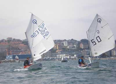 Este fin de semana se celebró en Sada la 2ª etapa valedera del "IV Circuito Optimist Rias Altas" (CORA) Trofeo Concello de Sada Este fin de semana se celebró en Sada la 2ª etapa valedera del "IV Circuito Optimist Rias Altas" (CORA) Trofeo Concello de Sada